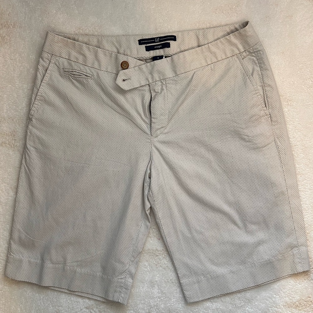 GAP beige shorts